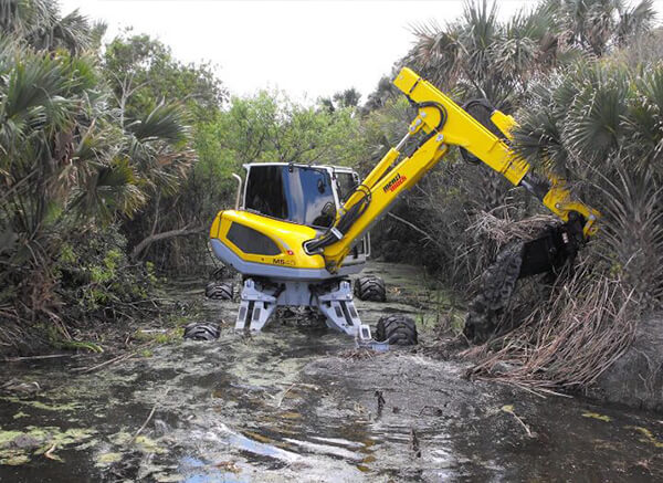 Retroaraña trabajando - Reforestaciones Pastor